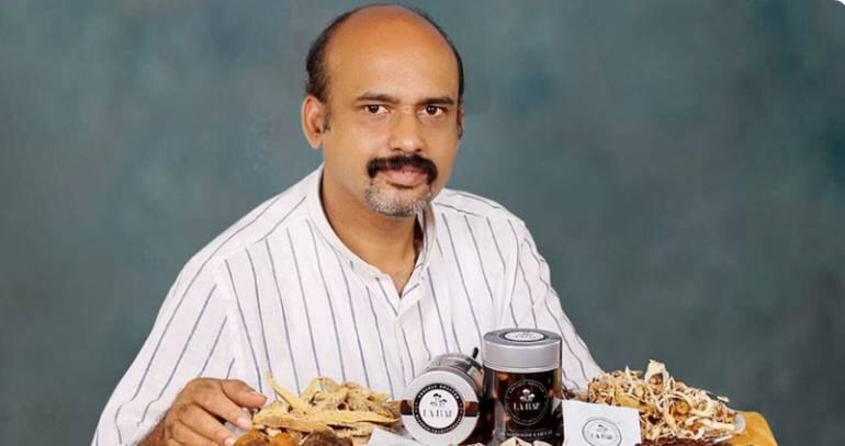 कोविड में नौकरी जाने के बाद एक NRI को मिला बिजनेस आइडिया, मशरूम के साथ मिलाकर बनाई कॉफी कोविड में नौकरी जाने के बाद एक NRI को मिला बिजनेस आइडिया, मशरूम के साथ मिलाकर बनाई कॉफी