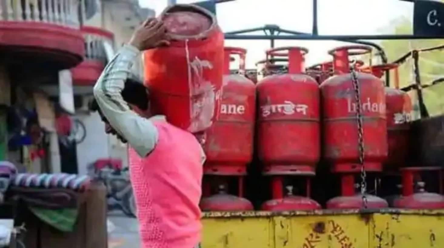 LPG सिलेंडर पर ग्राहकों को मिलेगी 300 रुपये की सब्सिडी, 12 सिलेंडर पर उठा सकते हैं फायदा