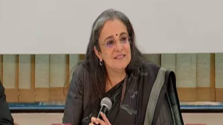 SEBI चेयरपर्सन ने फाइनेंशियल इंफ्लुएंसर्स से कहा, फ्रीडम ऑफ स्पीच के नाम पर फ्रॉड से है समस्या