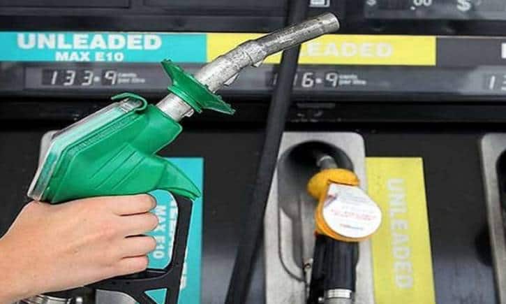 Petrol Price Today: कच्चे तेल की कीमतों में दिखी गिरावट, तो बिहार समेत इन राज्यों में बदले पेट्रोल और डीजल के दाम Petrol Price Today: कच्चे तेल की कीमतों में दिखी गिरावट, तो बिहार समेत इन राज्यों में बदले पेट्रोल और डीजल के दाम