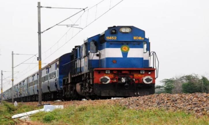 Train Cancelled Today: 31 मई को इन रूटों पर ट्रेन की सेवाएं रहेंगी बाधित, इन स्टेशनों से ट्रेनों के रूट किए गए डायवर्ट Train Cancelled Today: 31 मई को इन रूटों पर ट्रेन की सेवाएं रहेंगी बाधित, इन स्टेशनों से ट्रेनों के रूट किए गए डायवर्ट