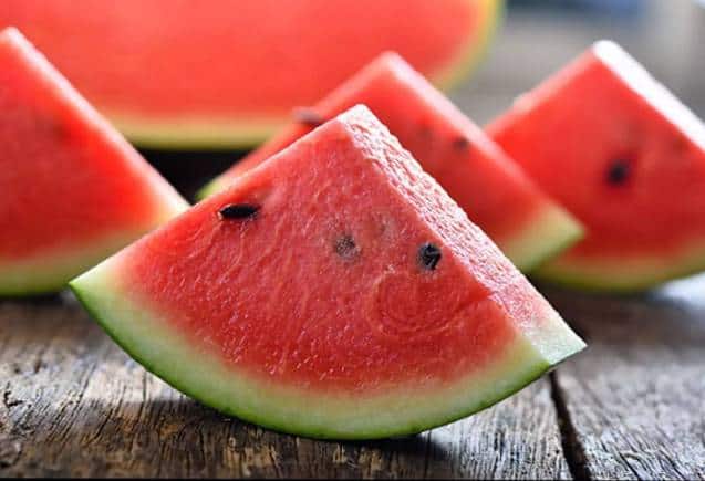Watermelon Benefits: गर्मी के मौसम में खाएं तरबूज, फायदे सुनकर रह जाएंगे दंग