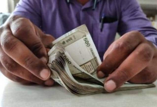Salary Hike 2023: केंद्रीय कर्मचारियों के लिए बड़ी खबर! सैलरी में होगा 27,312 रुपये का इजाफा, राखी के बाद मिलेगा तोहफा Salary Hike 2023: केंद्रीय कर्मचारियों के लिए बड़ी खबर! सैलरी में होगा 27,312 रुपये का इजाफा, राखी के बाद मिलेगा तोहफा
