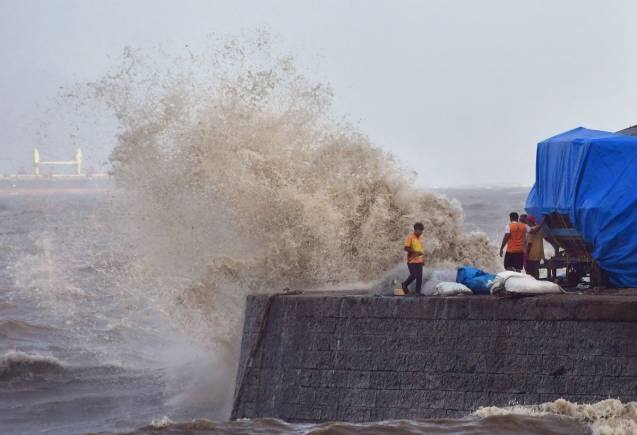 Cyclone Biparjoy: चक्रवात बिपरजोय से भारी नुकसान होने की आशंका, सौराष्ट्र और कच्छ के लिए IMD का ऑरेन्ज अलर्ट, 135 Km की रफ्तार से चलेगी हवा Cyclone Biparjoy: चक्रवात बिपरजोय से भारी नुकसान होने की आशंका, सौराष्ट्र और कच्छ के लिए IMD का ऑरेन्ज अलर्ट, 135 Km की रफ्तार से चलेगी हवा