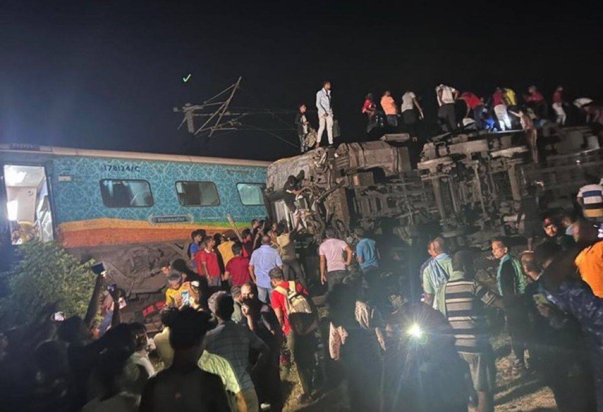 Coromandel Express derails: बालासोर में कोरोमंडल एक्सप्रेस के 5 डिब्बे पटरी से उतरे, 50 घायल, कई लोगों के मरने की आशंका