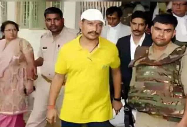 Sanjeev Jeeva: 'जिस क्लिनिक में था कंपाउंडर उसी के मालिक का किया अपहरण' जानें कौन था गैंगस्टर संजीव जीवा? Sanjeev Jeeva: 'जिस क्लिनिक में था कंपाउंडर उसी के मालिक का किया अपहरण' जानें कौन था गैंगस्टर संजीव जीवा?