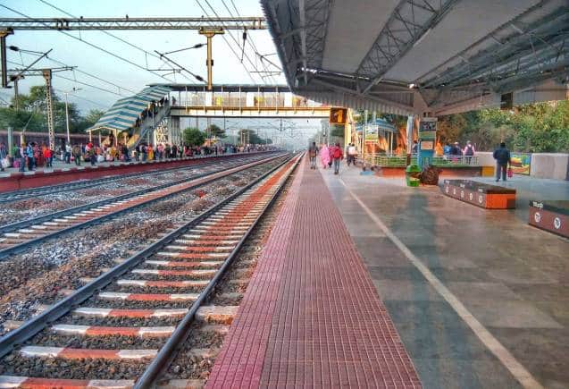 Indian Railways: एक स्टेशन ऐसा भी, जहां ट्रेन का इंजन राजस्थान में तो गार्ड का डिब्बा मध्य प्रदेश में