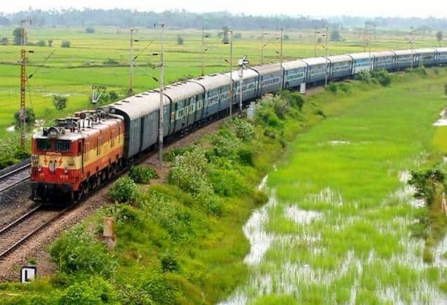 Indian Railway: एक ही ट्रैक पर कितनी दूरी पर चलती हैं दो ट्रेनें? जानिए सिस्टम कैसे करता है काम