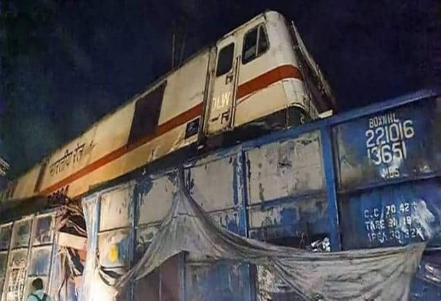Odisha Train Accident: 3 ट्रेनों की टक्कर में अब तक 233 की मौत, 900 से ज्यादा घायल, राज्य में एक दिन का राजकीय शोक Odisha Train Accident: 3 ट्रेनों की टक्कर में अब तक 233 की मौत, 900 से ज्यादा घायल, राज्य में एक दिन का राजकीय शोक