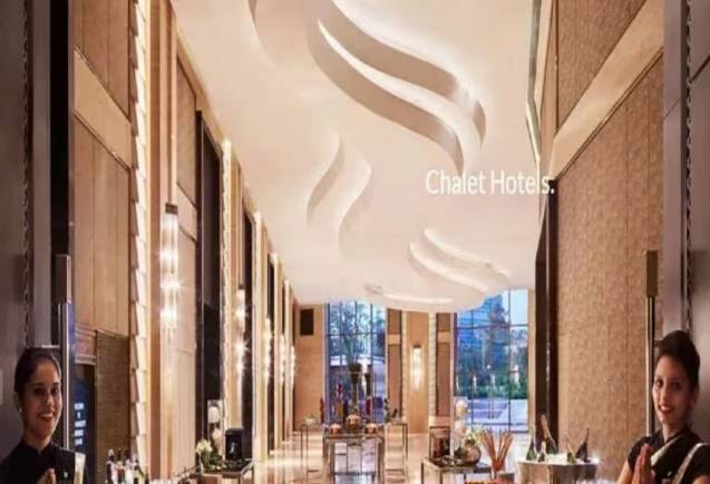 Chalet Hotels ने हैदराबाद में पूरी तरह महिला संचालित होटल किया लॉन्च, स्टॉक उछला Chalet Hotels ने हैदराबाद में पूरी तरह महिला संचालित होटल किया लॉन्च, स्टॉक उछला