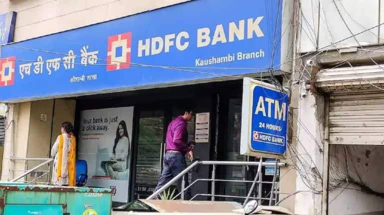 HDFC Bank की एक साल में जितनी होती है कमाई, दो दिन में उससे ज्यादा का हो गया नुकसान