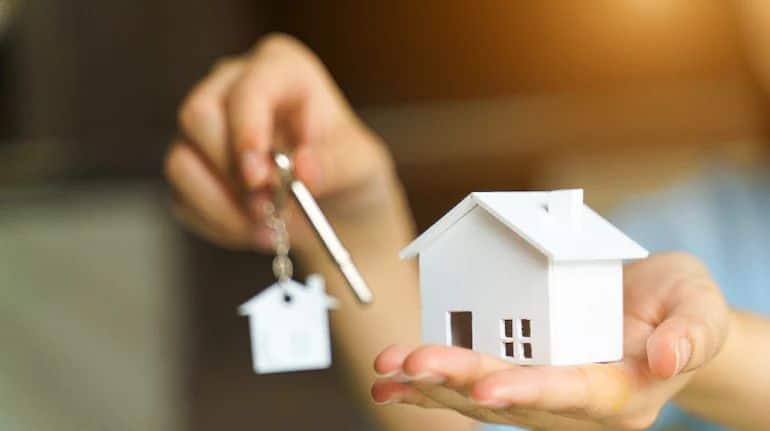 फ्लैट की डिलीवरी में देर हुई तो बिल्डर को देना होगा मुआवजा, जानिए RERA का नियम क्या कहता है
