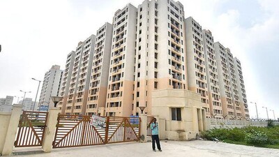 रियल एस्टेट सेक्टर की तेज ग्रोथ का फायदा कई दूसरे सेक्टर्स को भी होता है।