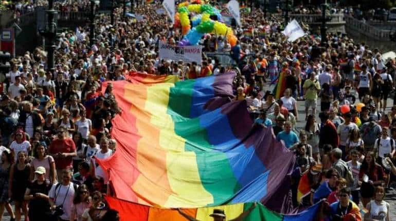 सेम-सेक्स कपल और LGBTQ+ कम्युनिटी के लिए खुल रहे इंश्योरेंस कंपनियों के दरवाजे