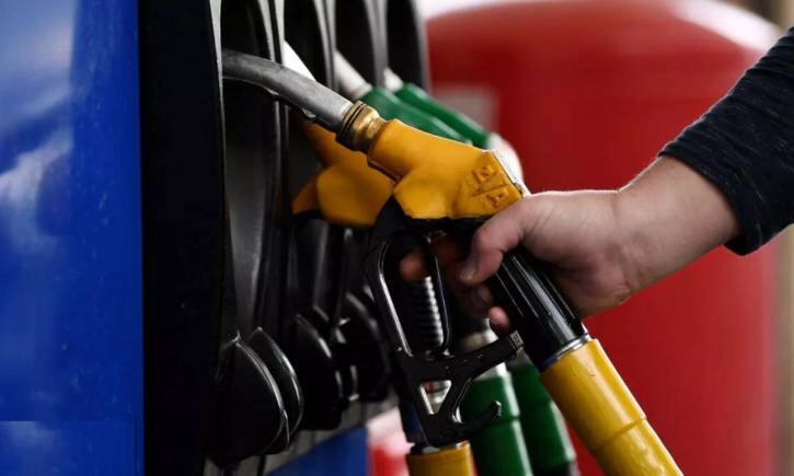 Petrol Price Today: लखनऊ और नोएडा में कीमतों में दिखा बदलाव, जानिए कितने घटे तेल के दाम