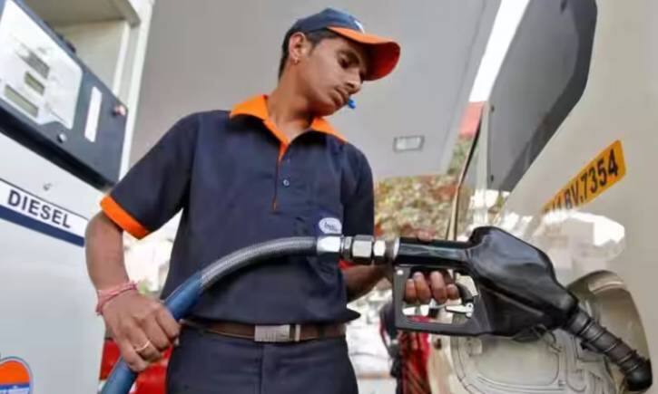 Petrol Price Today: महाराष्ट्र में पेट्रोल-डीजल के दाम स्थिर, जानिए देशभर में बदलीं तेल की कीमतें Petrol Price Today: महाराष्ट्र में पेट्रोल-डीजल के दाम स्थिर, जानिए देशभर में बदलीं तेल की कीमतें