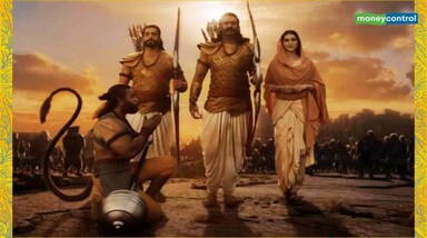 नेगेटिव रिव्यू के बावजूद  ‘आदिपुरुष’ ने अपनी रिलीज के पहले दिन शानदार कलेक्शन किया।