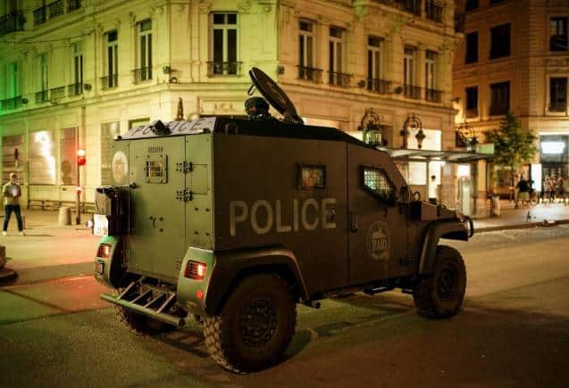 France Violence Updates: लगातार चौथी रात भी जलता रहा फ्रांस, 1,311 लोग गिरफ्तार, 2,000 गाड़ियां जला दी गईं France Violence Updates: लगातार चौथी रात भी जलता रहा फ्रांस, 1,311 लोग गिरफ्तार, 2,000 गाड़ियां जला दी गईं