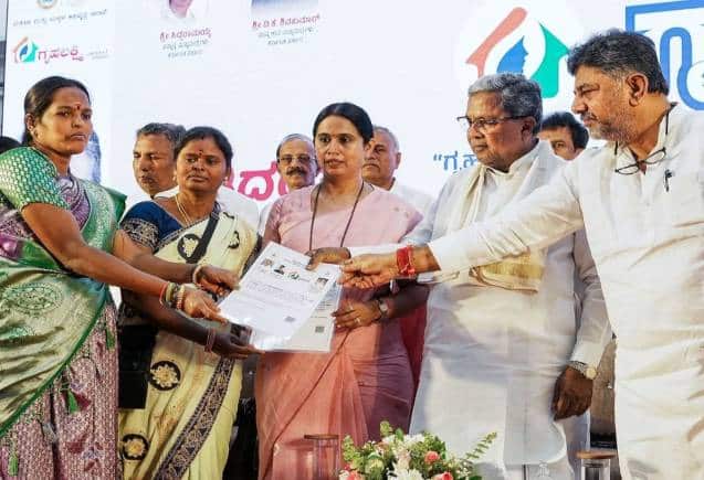 Gruha Lakshmi Scheme: कर्नाटक में गृहलक्ष्मी योजना के लिए रजिस्ट्रेशन जारी, जानिए ऑनलाइन कैसे करें अप्लाई Gruha Lakshmi Scheme: कर्नाटक में गृहलक्ष्मी योजना के लिए रजिस्ट्रेशन जारी, जानिए ऑनलाइन कैसे करें अप्लाई