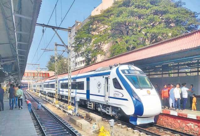 Mini Vande Bharat Train: अब इन रूट्स पर चलेगी मिनी वंदे भारत ट्रेन, जानिए वंदे भारत ट्रेन से कितनी है अलग