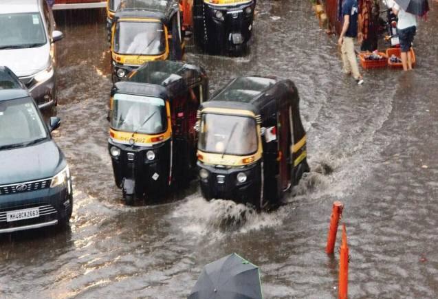 Rains Updates: IMD ने मुंबई के लिए जारी किया रेड अलर्ट, गुरुवार को कई राज्यों में भारी बारिश की संभावना Rains Updates: IMD ने मुंबई के लिए जारी किया रेड अलर्ट, गुरुवार को कई राज्यों में भारी बारिश की संभावना