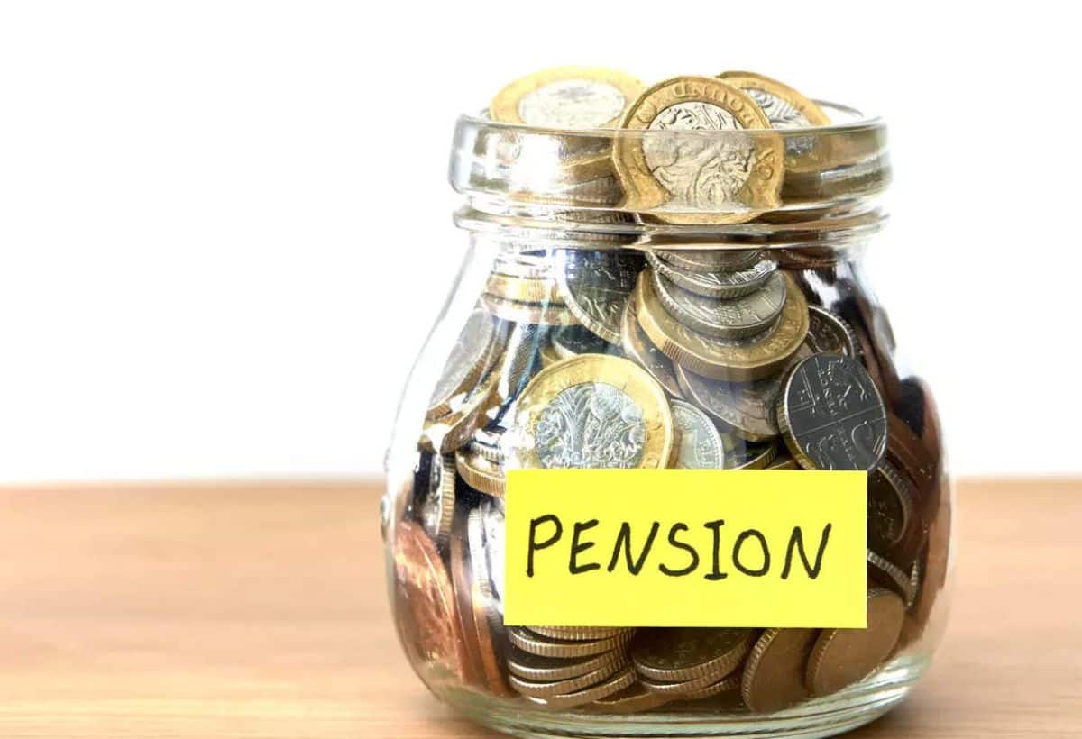 7th Pay Commission: सरकारी कर्मचारियों की कम्यूटेड पेंशन 15 साल के बजाय 12 साल में मिलेगी? सरकार को मिला प्रपोजल