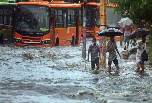 IMD Rain Alert: मुंबई-गुजरात में मूसलाधार बारिश की चेतावनी! दिल्ली में भी बरसेंगे बादल, कठुआ में भारी बारिश से 4 की मौत IMD Rain Alert: मुंबई-गुजरात में मूसलाधार बारिश की चेतावनी! दिल्ली में भी बरसेंगे बादल, कठुआ में भारी बारिश से 4 की मौत