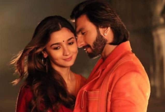 रॉकी और रॉनी की प्रेम कहानी को मिल रहा अच्छा रेस्पॉन्स, पठान और तू झूठी मैं मक्कार से पीछे रह गई रणवीर-आलिया की ये फिल्म रॉकी और रॉनी की प्रेम कहानी को मिल रहा अच्छा रेस्पॉन्स, पठान और तू झूठी मैं मक्कार से पीछे रह गई रणवीर-आलिया की ये फिल्म