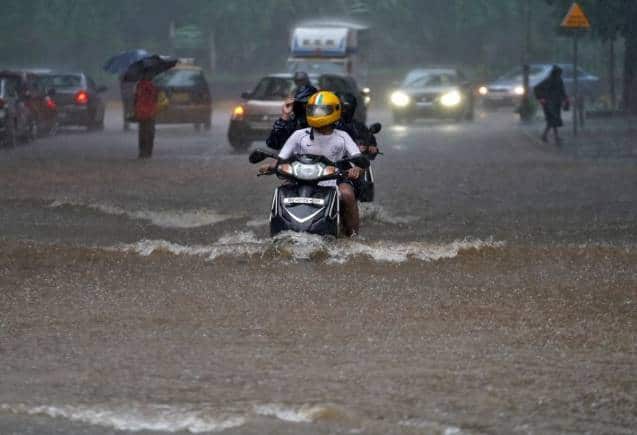 Vehicle Care Tips: बारिश में बाइक हो जाए बंद तो फौरन करें ये काम, नहीं होंगे हादसे का शिकार, इन बातों का रखें ध्यान Vehicle Care Tips: बारिश में बाइक हो जाए बंद तो फौरन करें ये काम, नहीं होंगे हादसे का शिकार, इन बातों का रखें ध्यान