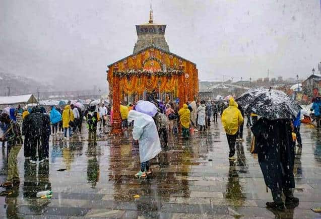 Kedarnath Dham: उत्तराखंड में भारी बारिश के कारण केदारनाथ यात्रा पर रुकी! राज्य में ऑरेंज अलर्ट जारी, दर्जनों सड़कें बंद Kedarnath Dham: उत्तराखंड में भारी बारिश के कारण केदारनाथ यात्रा पर रुकी! राज्य में ऑरेंज अलर्ट जारी, दर्जनों सड़कें बंद