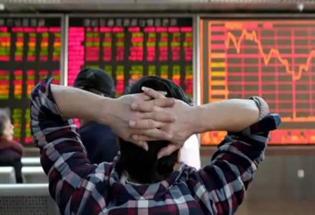 Why Market Fall: सेंसेक्स-निफ्टी धड़ाम, इन वजहों से बढ़ा बिकवाली का दबाव