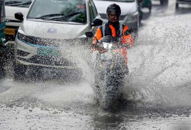 Delhi Flood Alert: दिल्ली में मंडराया बाढ़ का खतरा, यमुना नदी का जलस्तर खतरे के निशान के पार Delhi Flood Alert: दिल्ली में मंडराया बाढ़ का खतरा, यमुना नदी का जलस्तर खतरे के निशान के पार