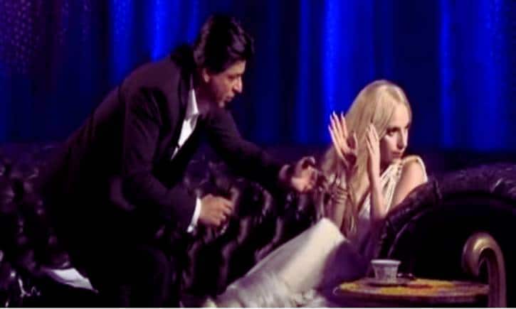 Shahrukh Khan ने जबरन घड़ी की लेडी गागा को गिफ्ट, यूजर्स ने किंग खान की हरकत को बताया गलत Shahrukh Khan ने जबरन घड़ी की लेडी गागा को गिफ्ट, यूजर्स ने किंग खान की हरकत को बताया गलत