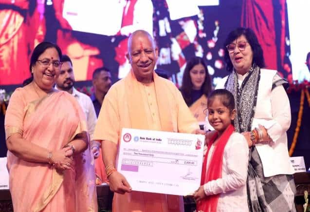 Kanya Sumangala Yojana: रक्षा बंधन पर योगी सरकार ने बेटियों को दिया तोहफा, अगले साल से मिलेंगे 25,000 रुपये Kanya Sumangala Yojana: रक्षा बंधन पर योगी सरकार ने बेटियों को दिया तोहफा, अगले साल से मिलेंगे 25,000 रुपये