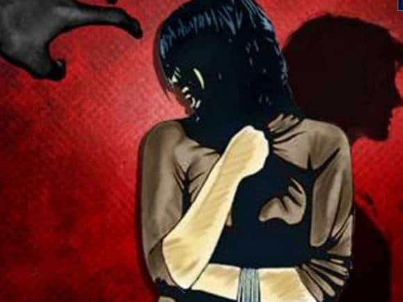 रक्षाबंधन पर बहन से रेप कर उसे गर्भवती करने के दोषी भाई को 20 साल की जेल रक्षाबंधन पर बहन से रेप कर उसे गर्भवती करने के दोषी भाई को 20 साल की जेल