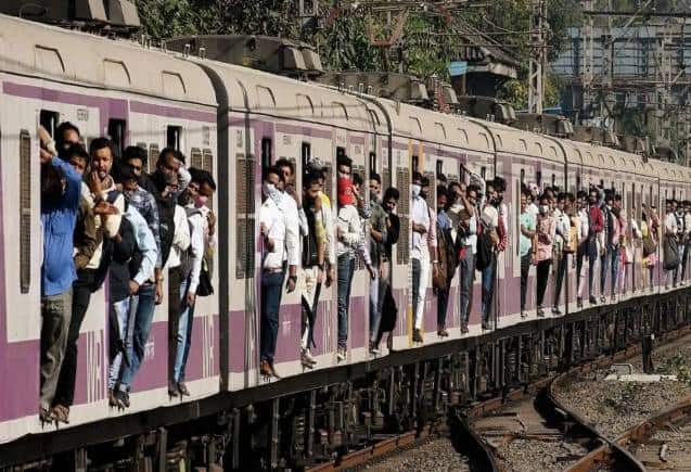 मुंबई लोकल ट्रेन में सीरियल ब्लास्ट की धमकी, पुलिस महकमे में मचा हड़कंप, कॉल करने वाला गिरफ्तार मुंबई लोकल ट्रेन में सीरियल ब्लास्ट की धमकी, पुलिस महकमे में मचा हड़कंप, कॉल करने वाला गिरफ्तार