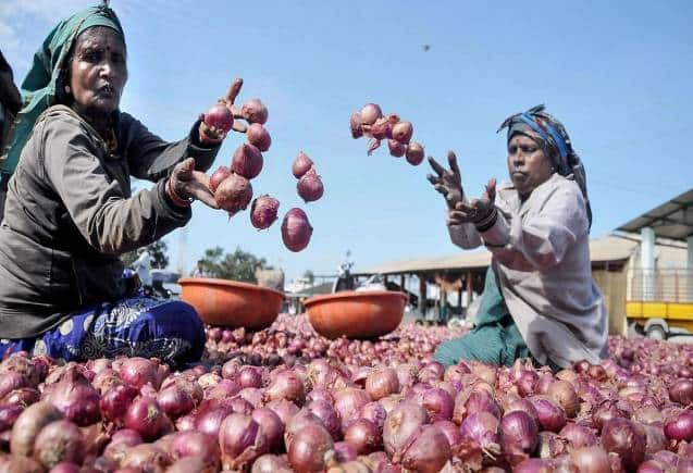 Onion Price Hike: त्योहारी सीजन में अब नहीं बढ़ेंगे प्याज के दाम, बफर स्टॉक जारी करने वाली है सरकार