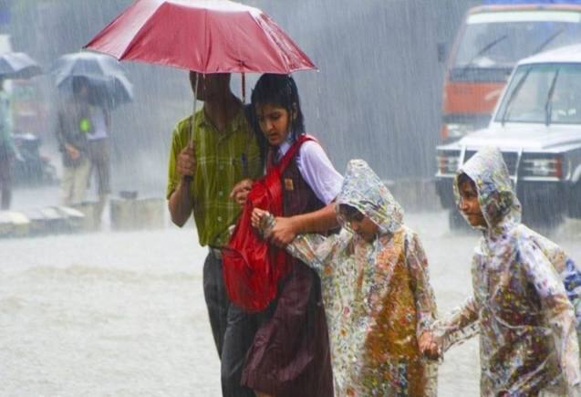 Weather Updates: देश के कई इलाकों में भारी बारिश की आशंका, यहां आ सकती है बाढ़ Weather Updates: देश के कई इलाकों में भारी बारिश की आशंका, यहां आ सकती है बाढ़