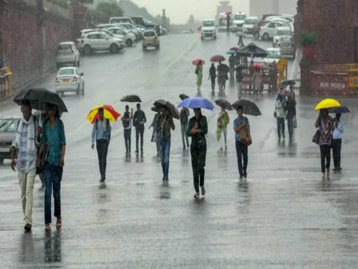 Weather Updates: दिल्ली- NCR में मूसलाधार बारिश के आसार, हिमाचल में रेड अलर्ट, जानें अपने शहर में मौसम का हाल  Moneycontrol Hindi