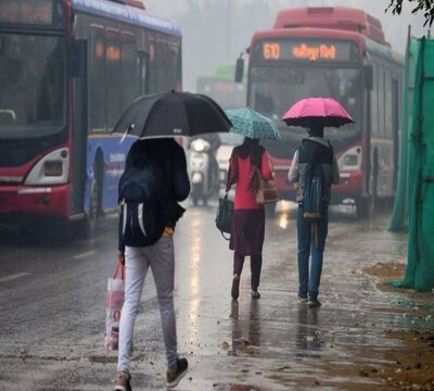 Weather Updates: अगले दो दिन तक दिल्ली में हल्की बारिश का अनुमान, गर्मी और उमस से मिली राहत Weather Updates: अगले दो दिन तक दिल्ली में हल्की बारिश का अनुमान, गर्मी और उमस से मिली राहत