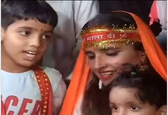 VIDEO: सीमा हैदर ने लगाए 'पाकिस्तान मुर्दाबाद' और 'हिंदुस्तान जिंदाबाद' के नारे, सचिन संग फहराया तिरंगा, वीडियो वायरल