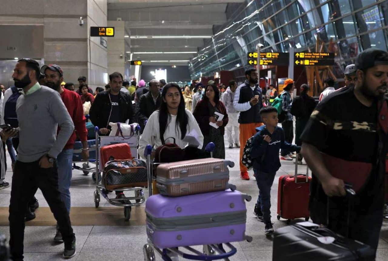 Airport Rules change: फ्लाइट में हैंडबैग में नहीं रख सकते ये दवाई! बदल गए हैं एयरपोर्ट के नियम