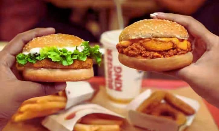Burger King ने टमाटरों को दी छुट्टी, अपने सभी इंडियन आउटलेट्स के बाहर लगाया खास नोटिस Burger King ने टमाटरों को दी छुट्टी, अपने सभी इंडियन आउटलेट्स के बाहर लगाया खास नोटिस