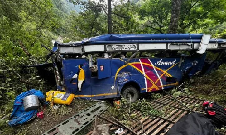 उत्तराखंड के उत्तरकाशी जिले में बस दुर्घटनाग्रस्त, गुजरात से आए 7 श्रद्धालुओं की मौत उत्तराखंड के उत्तरकाशी जिले में बस दुर्घटनाग्रस्त, गुजरात से आए 7 श्रद्धालुओं की मौत