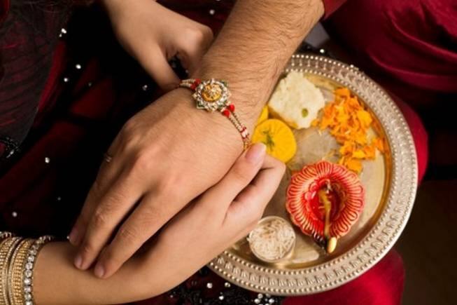 Raksha Bandhan 2023: आप अपनी बहन या भाई के भविष्य को करें सुरक्षित, निवेश के ये 7 गिफ्ट्स आएंगे काम Raksha Bandhan 2023: आप अपनी बहन या भाई के भविष्य को करें सुरक्षित, निवेश के ये 7 गिफ्ट्स आएंगे काम