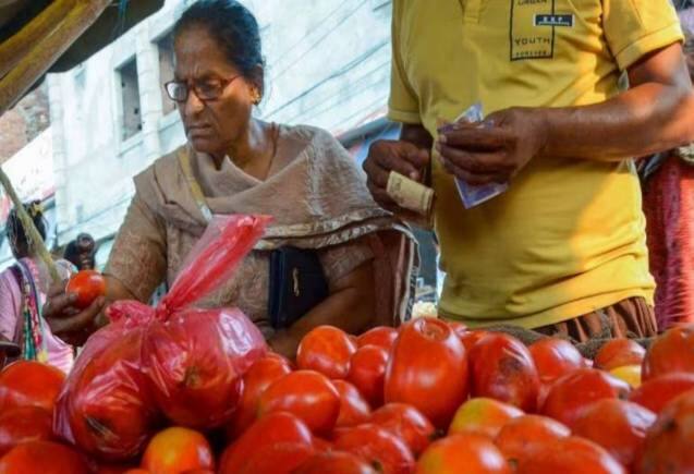 Tomato Price: सबकी थाली में लौटेगा टमाटर, चेक करें कब तक मिलेगी राहत Tomato Price: सबकी थाली में लौटेगा टमाटर, चेक करें कब तक मिलेगी राहत