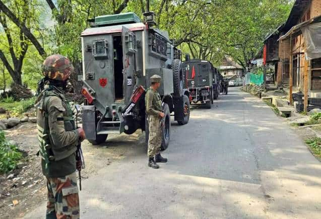 Anantnag Encounter: अनंतनाग में आतंकवादियों के खिलाफ अभियान छठे दिन भी जारी, एक आतंकी का जला हुआ शव बरामद