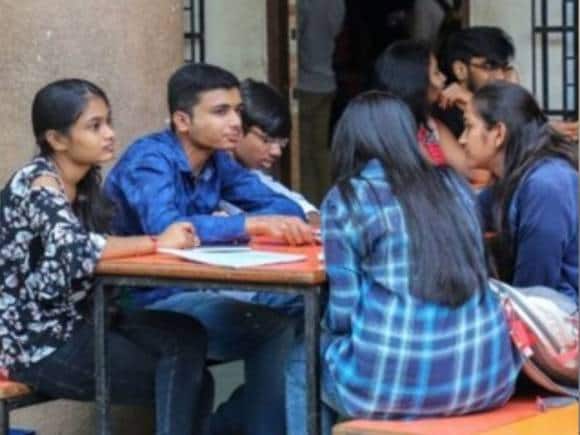 पंजाब के स्टूडेंट कनाडा में पढ़ने के लिए हर साल खर्च करते हैं 68,000 करोड़ रुपये, टेंशन की वजह से पड़ सकता है इस पर असर पंजाब के स्टूडेंट कनाडा में पढ़ने के लिए हर साल खर्च करते हैं 68,000 करोड़ रुपये, टेंशन की वजह से पड़ सकता है इस पर असर