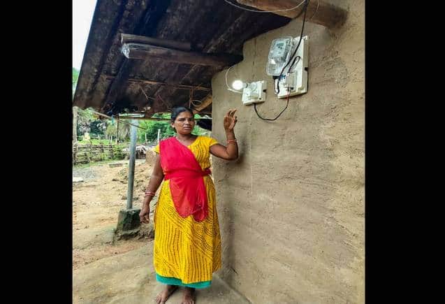 Chhattisgarh: सुकमा जिले में नक्सल प्रभावित 7 गांवों में पहली बार पहुंची बिजली, सालों से अंधेरे में रह रहा था 342 परिवार Chhattisgarh: सुकमा जिले में नक्सल प्रभावित 7 गांवों में पहली बार पहुंची बिजली, सालों से अंधेरे में रह रहा था 342 परिवार