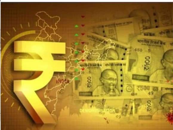 Rupee Vs Dollar: डॉलर के मुकाबले रुपया कमजोर, 3 पैसे टूटकर 83.24 पर हुआ बंद